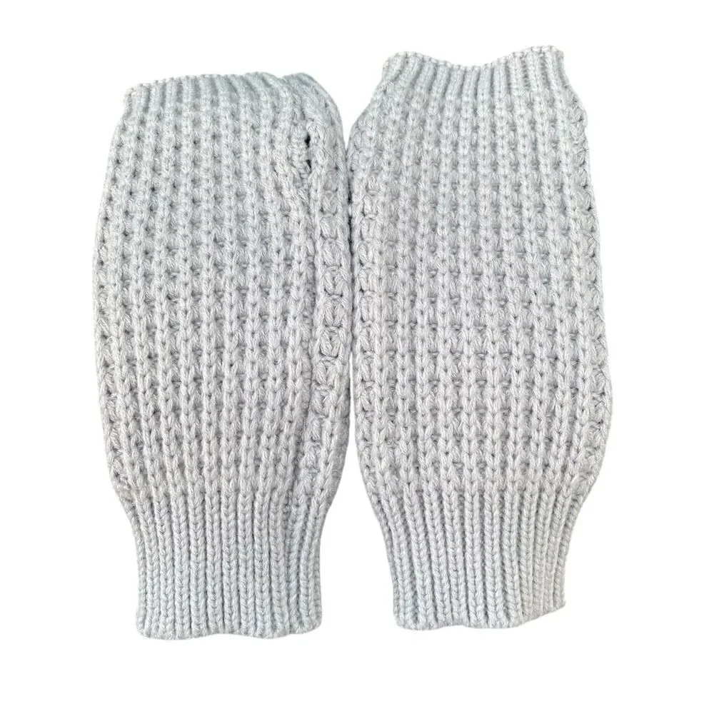 NWT New Adrienne Landau Light Gray Faux Fur Fingerless Gloves/Wrist Warmers. OS